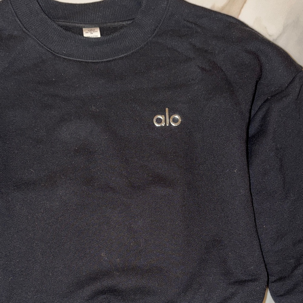 ALO Yoga Women's Black Cropped Accolade Sweatshirt xs - Picture 3 of 5